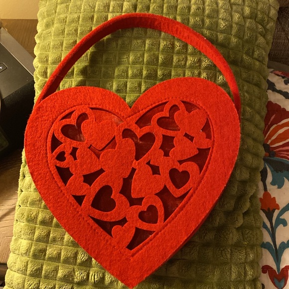 Red heart basket - Picture 2 of 6